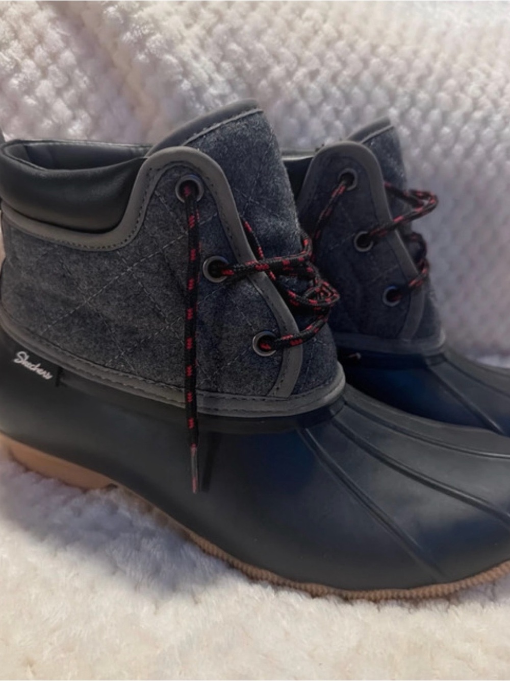 Skechers Women's Black Gray Lace-Up Duck Boots with Red-Accent Laces